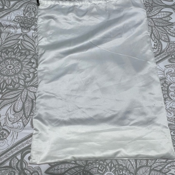 Gucci Calfskin Logo Drawstring Backpack black (NEW/NEVER USED) - Picture 13 of 16